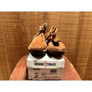 Minnetonka 682 Women's Moccasin US 7 Classic Fringe Hardsole Brown Suede